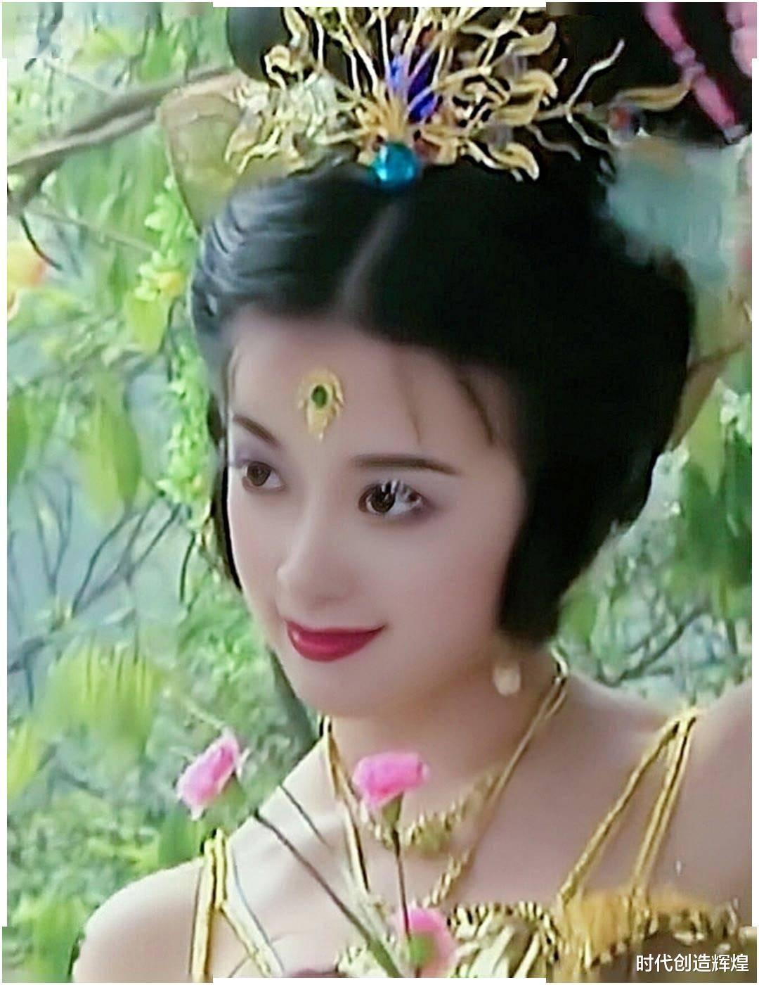 琉璃2|46岁金巧巧近照陷负面争议,化全黑眼线瞪大眼,本人高素质回应