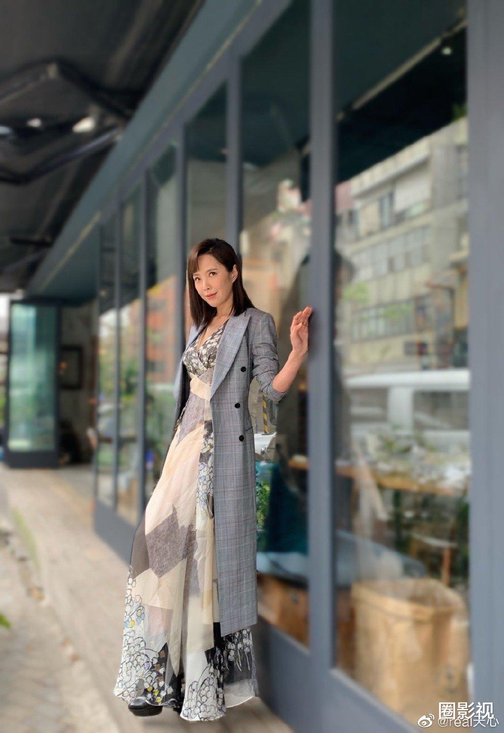 台湾|天心年轻时太美了，肩颈线好绝背还薄，和法国前男友相识像偶像剧