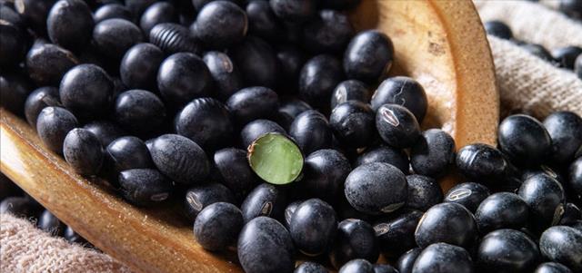 冬季女人体虚，8种粗粮代替主食，每天换着吃，补血养胃好气色