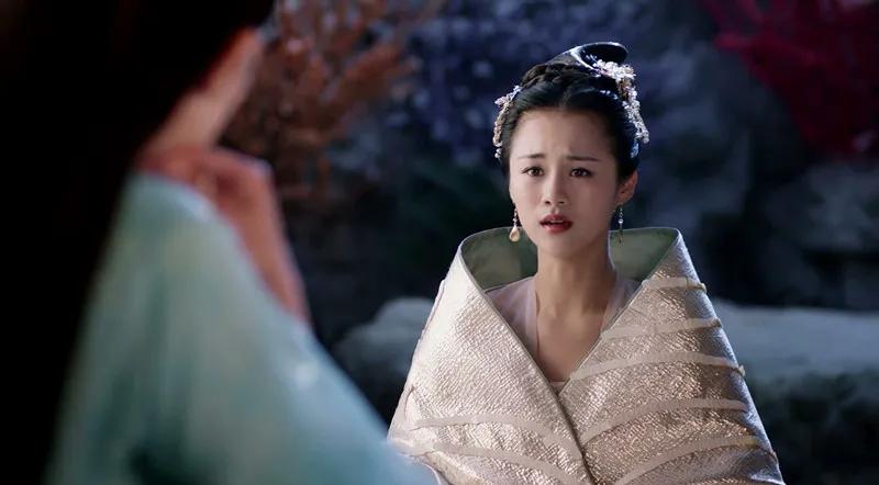 白浅|《三生三世》白浅与少辛的主仆情分是深是浅？一把破云扇足以说明