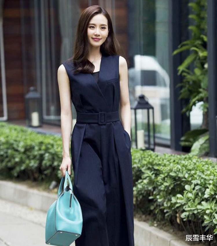 龚俊|刘诗诗正装穿得好花哨，看似“翻车”却很时尚，端庄大气且不呆板