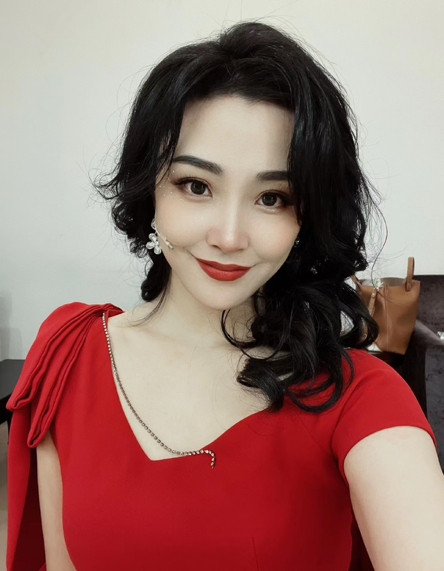 分居|女星晒证据否认婚内出轨，称与丈夫已分居，激怒新男友再度爆料