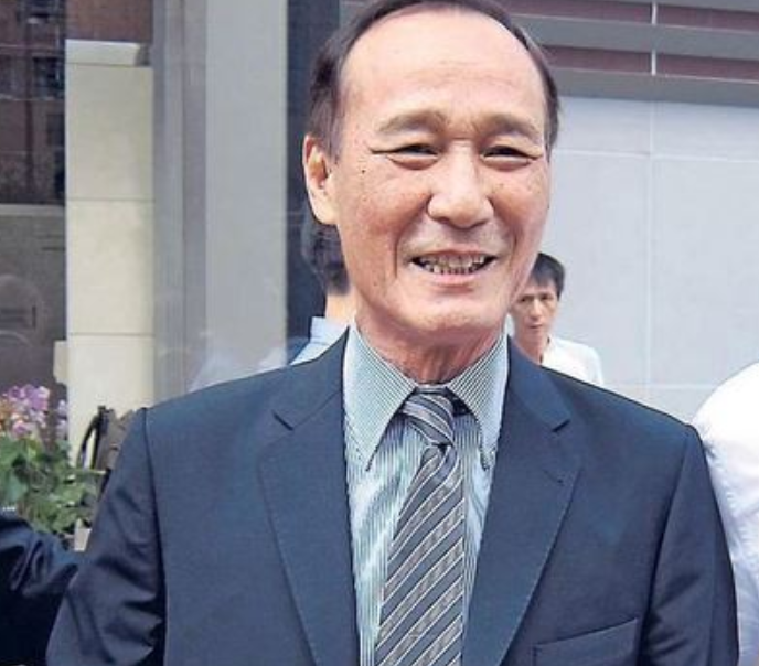 陈惠敏|77岁陈惠敏移居内地，在深圳路边吃火锅被偶遇，面色红润状态好