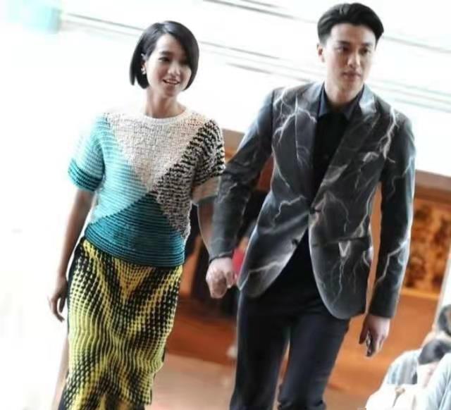 朱丹|朱丹：7岁丧父，继父待自己如亲生，被周一围一包纸巾打动