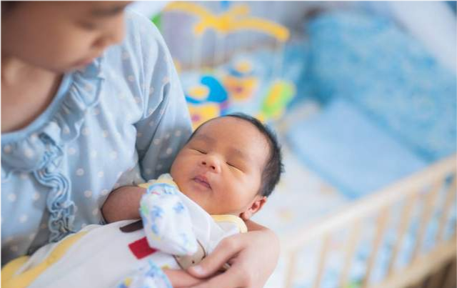 京妈说|婴儿发育口诀：一月睡二月哭三月攒肚，家长做得对宝宝发育更好