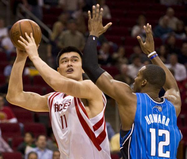 德懷特·霍華德|巔峰姚明能否打爆霍華德？看完生涯9次交手記錄，差距一目了然