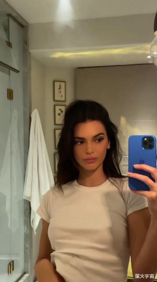 卡戴珊|超模肯豆嘟嘴拍照,卡戴珊家最美姐妹可爱,却被质疑丰唇整容