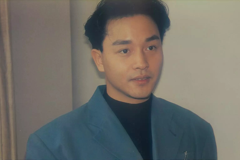 张国荣|继吴孟达后，又一知名歌手突然离世，曾获张国荣欣赏，周慧敏追忆