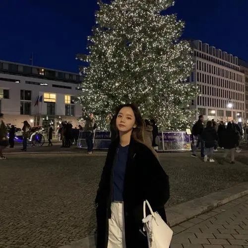 李惠利|她曾在零下20度穿露脐装表演，凭借“撒娇”被认可，如今已是一线