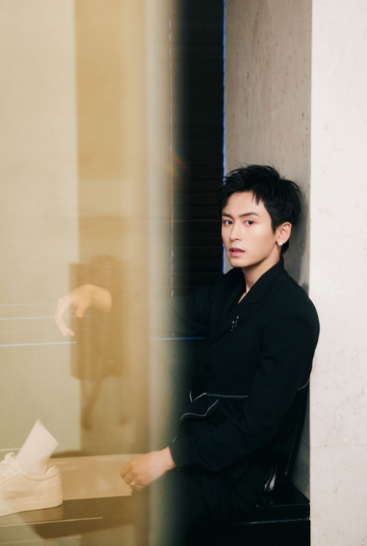 刘耀文|明星势力榜再度洗牌，刘耀文第9，肖战降至第2，榜首竟然是他？