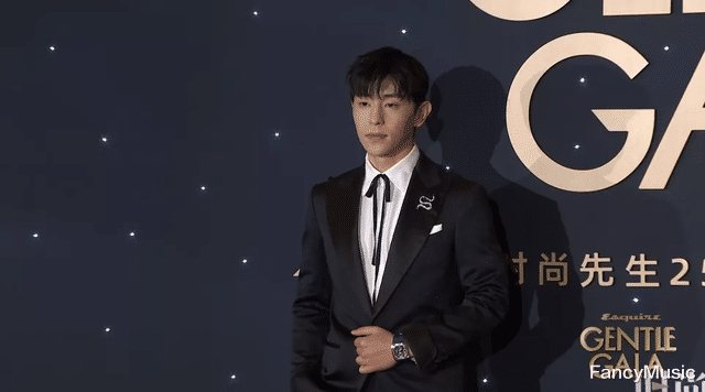 顾一野|2022开年红毯来了，宋轶景甜妆造在线，张雨绮又瘦了？