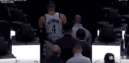 威斯布魯克|火爆！威少受傷離場，和球迷爆發沖突，6人才能拉住他，遭挑釁怒了