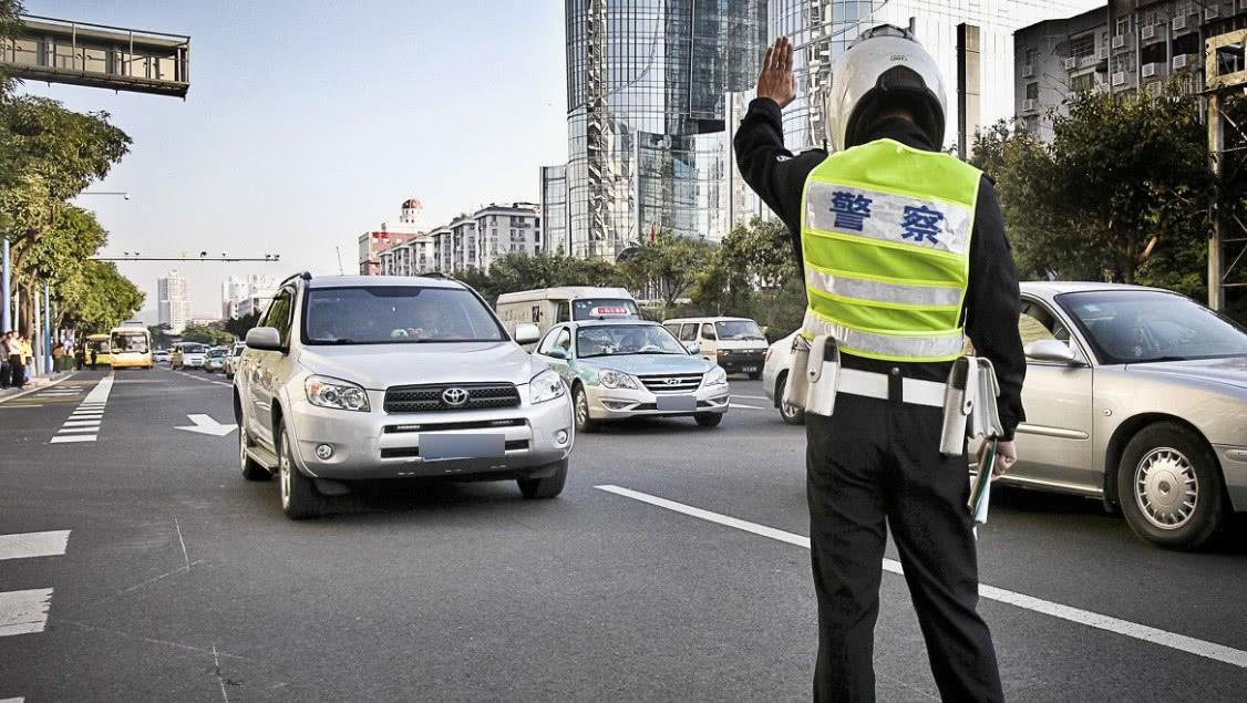 何璐说车 交警查车也有“潜规则”?这几种车经常被拦下,而且一查一个准!
