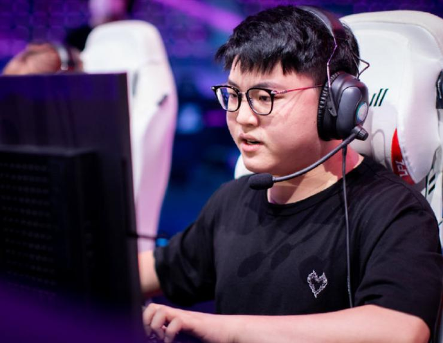 RNG|Mlxg告老东家RNG拖欠工资,却遭网友调侃:电竞巴菲特还差这点?