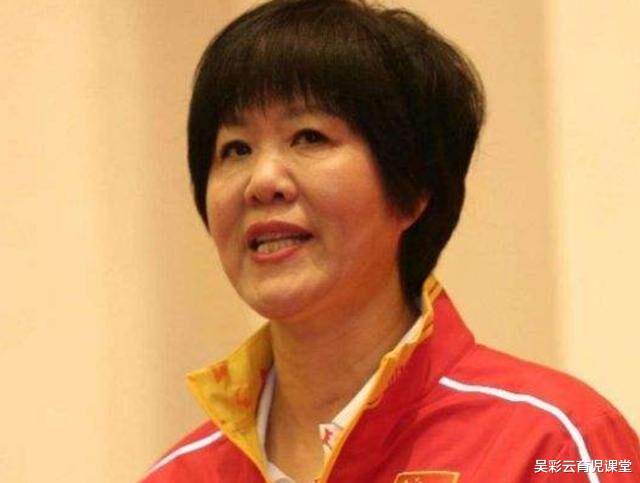 女排|女排天才毁约赴美深造，郎平镜头前哽咽声明，宣布她被永久除名