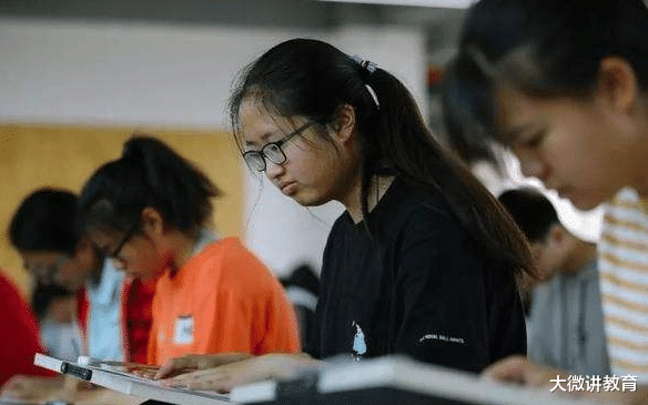 985大学|末尾985大学VS顶尖211大学，哪个更受企业青睐？大企业HR道出真相