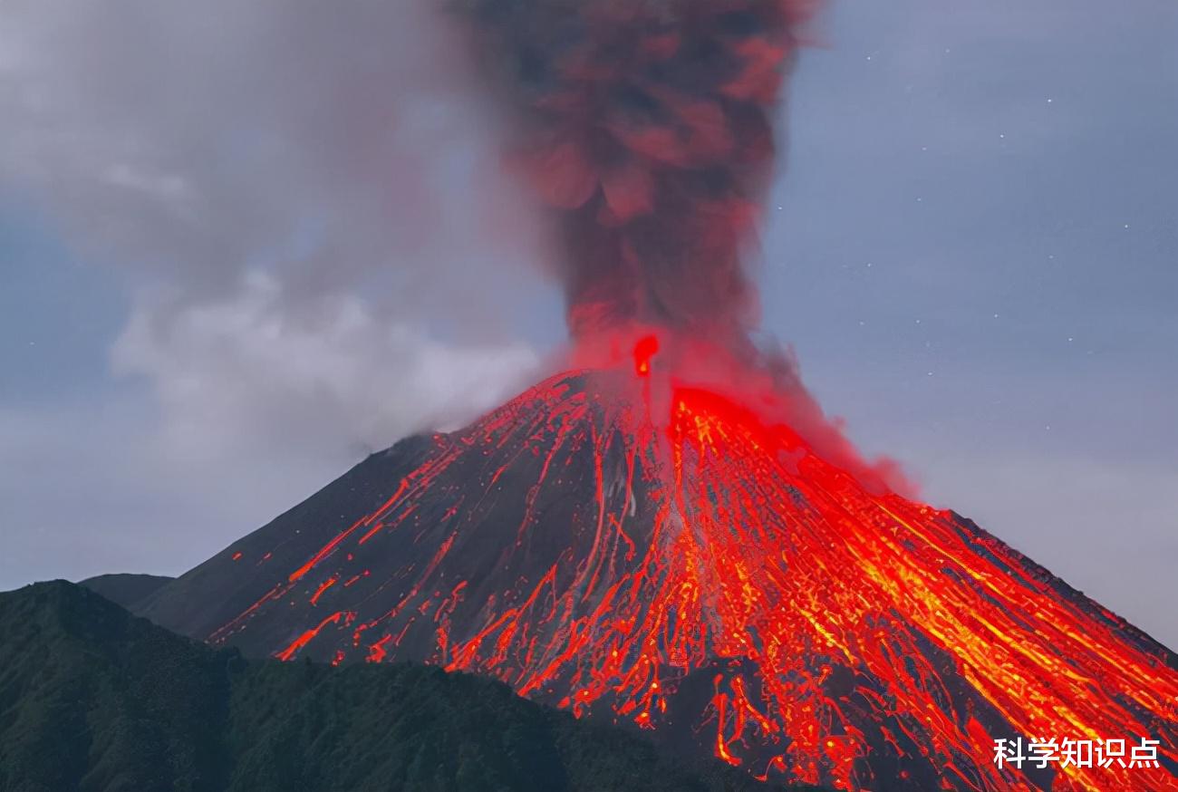 火山|水火不容，那么海底的火山爆发，海水为什么浇不熄灭呢？