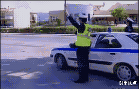 时尚炫点 “领导让我去量尺寸,我这样发给她,她让我明天不用来上班了...”