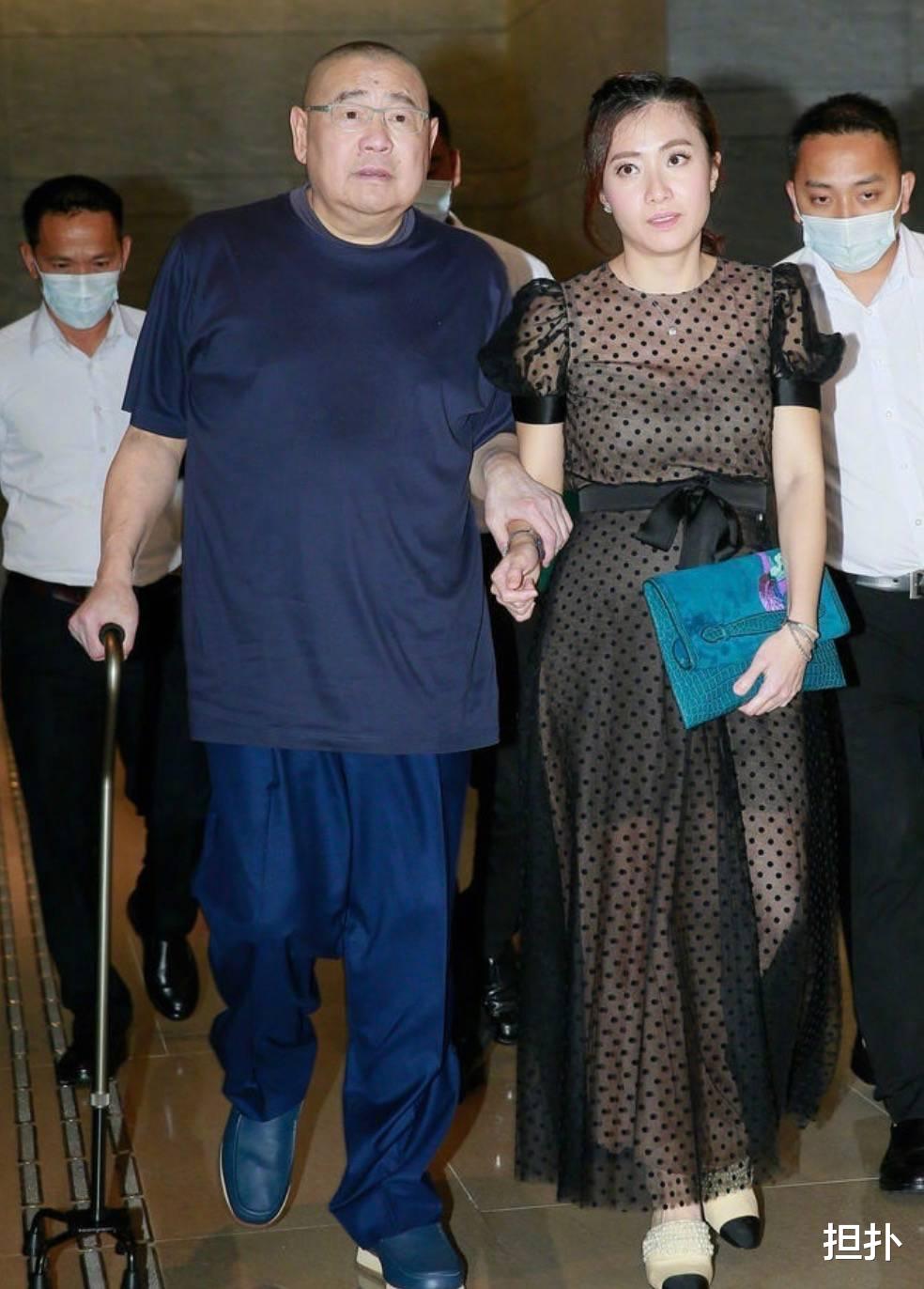 董子健|手握71亿的现金，还有几个商场在收租，夫妻下馆子一年花几百万