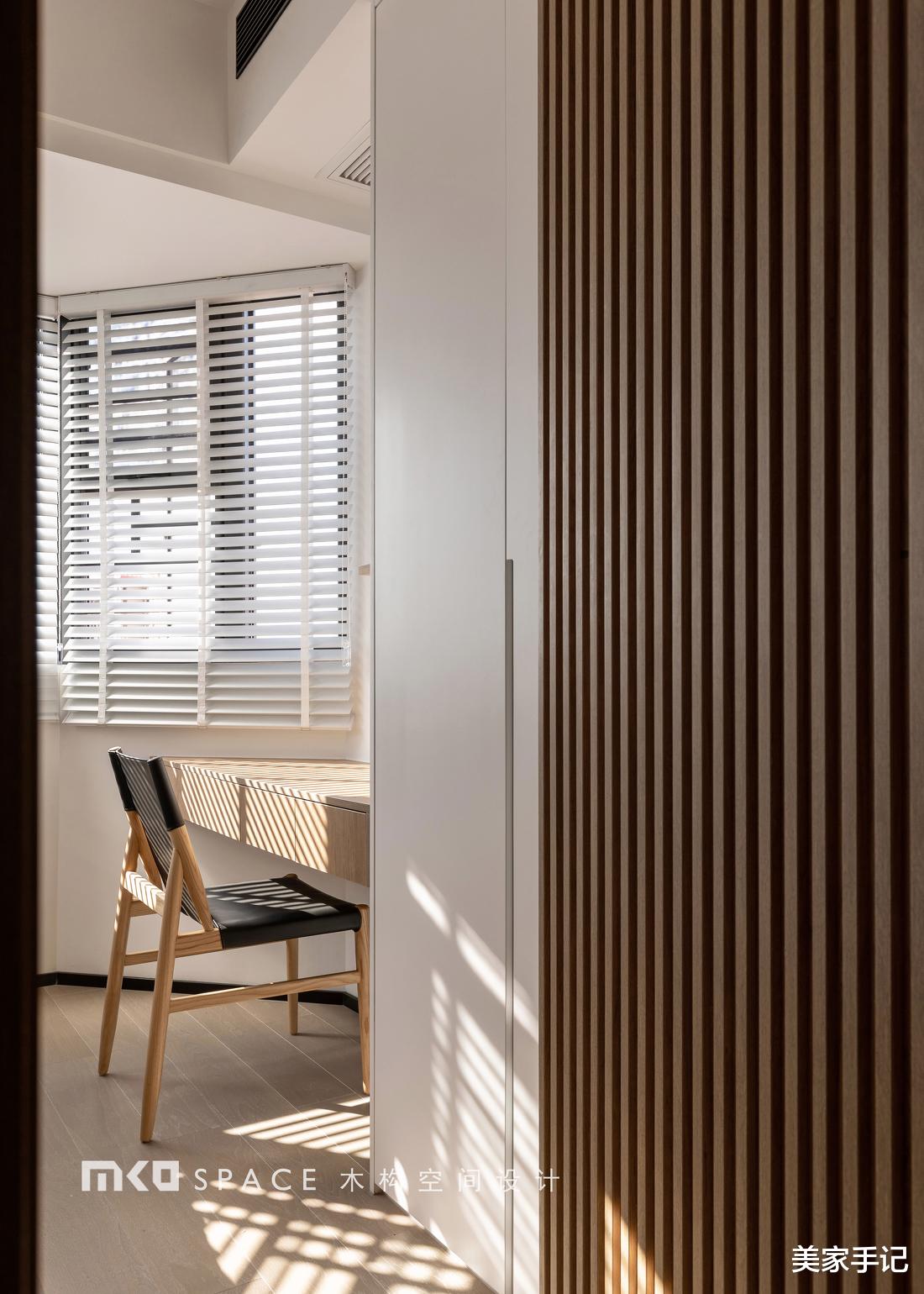 福建夫妇107㎡的家火了，仅凭一个客厅就圈粉无数，空间利用率超高