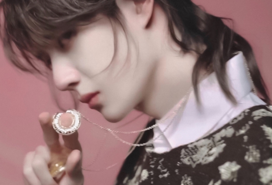 王一博|王一博面对不确定的未来，依然坚持做自己喜欢的事，不卑不亢