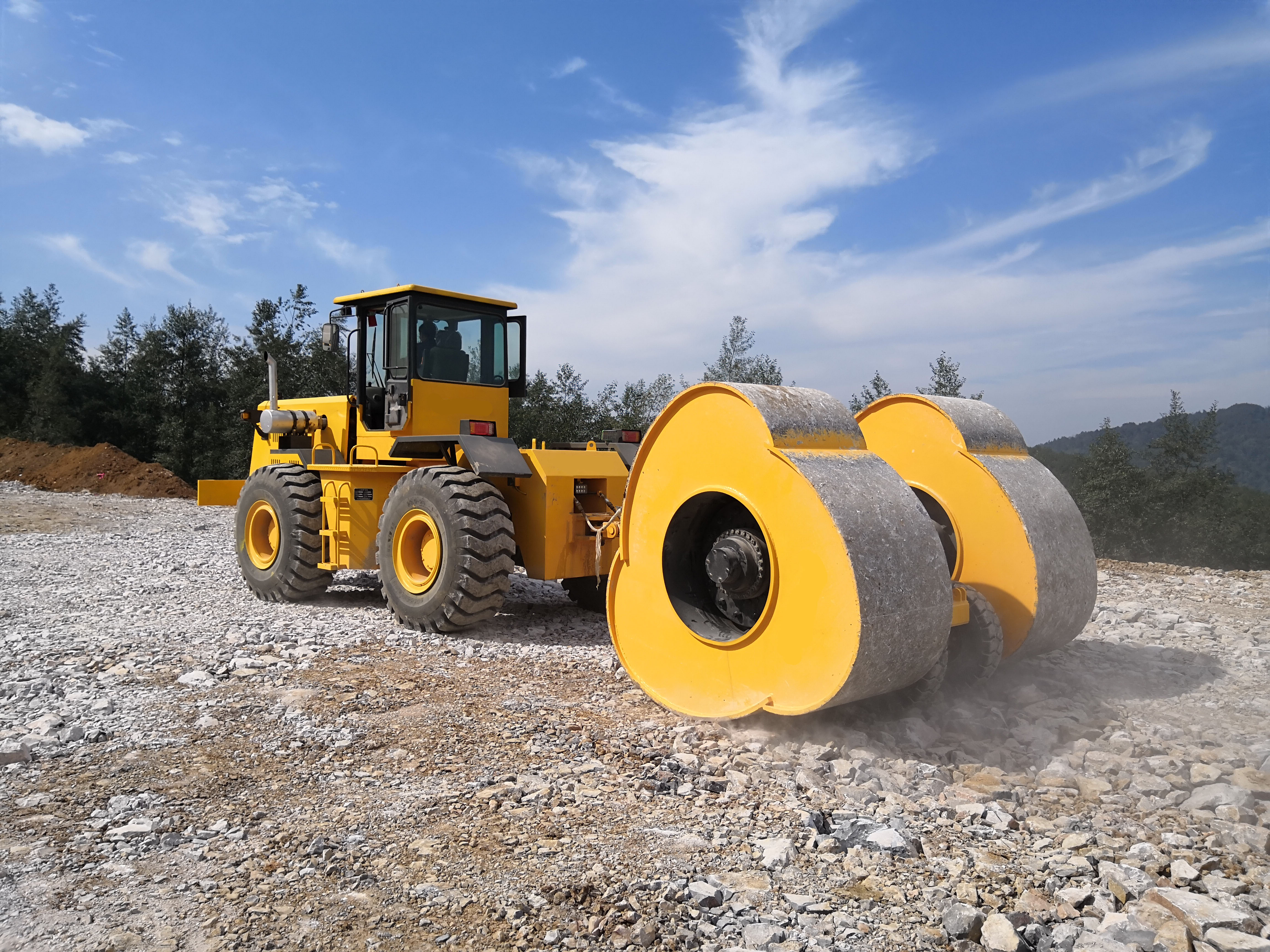 乘风破浪哈威液压夯 工业时代-看冲击碾压机如何将建筑垃圾变废为宝