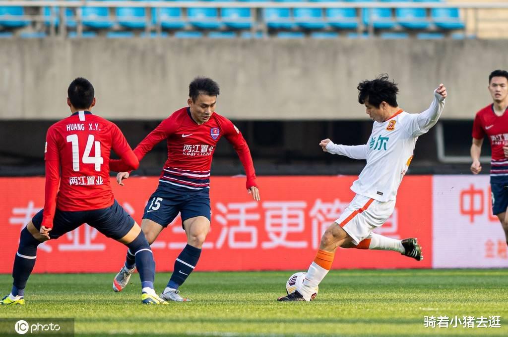 鄧小飛|半場戰(zhàn)報-鄧小飛救險馮勁失良機 重慶暫0-0武漢