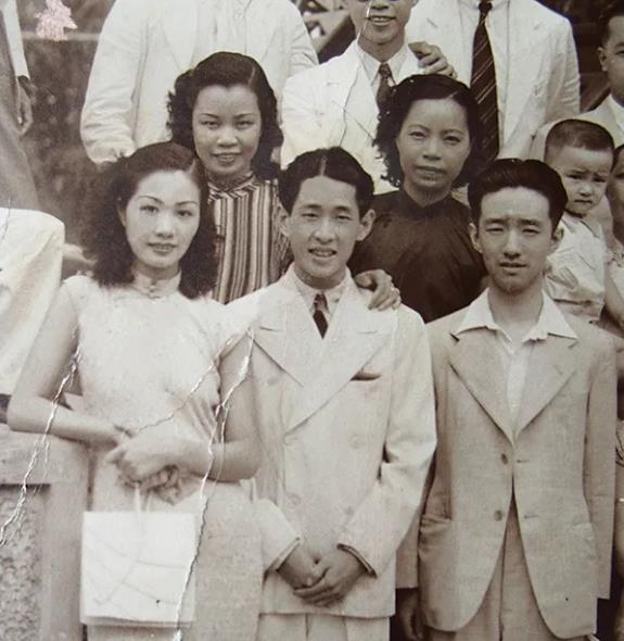 豪门|洪金梅：为嫁豪门穿塑身衣30年不离身，丈夫遗嘱财产只给一元钱