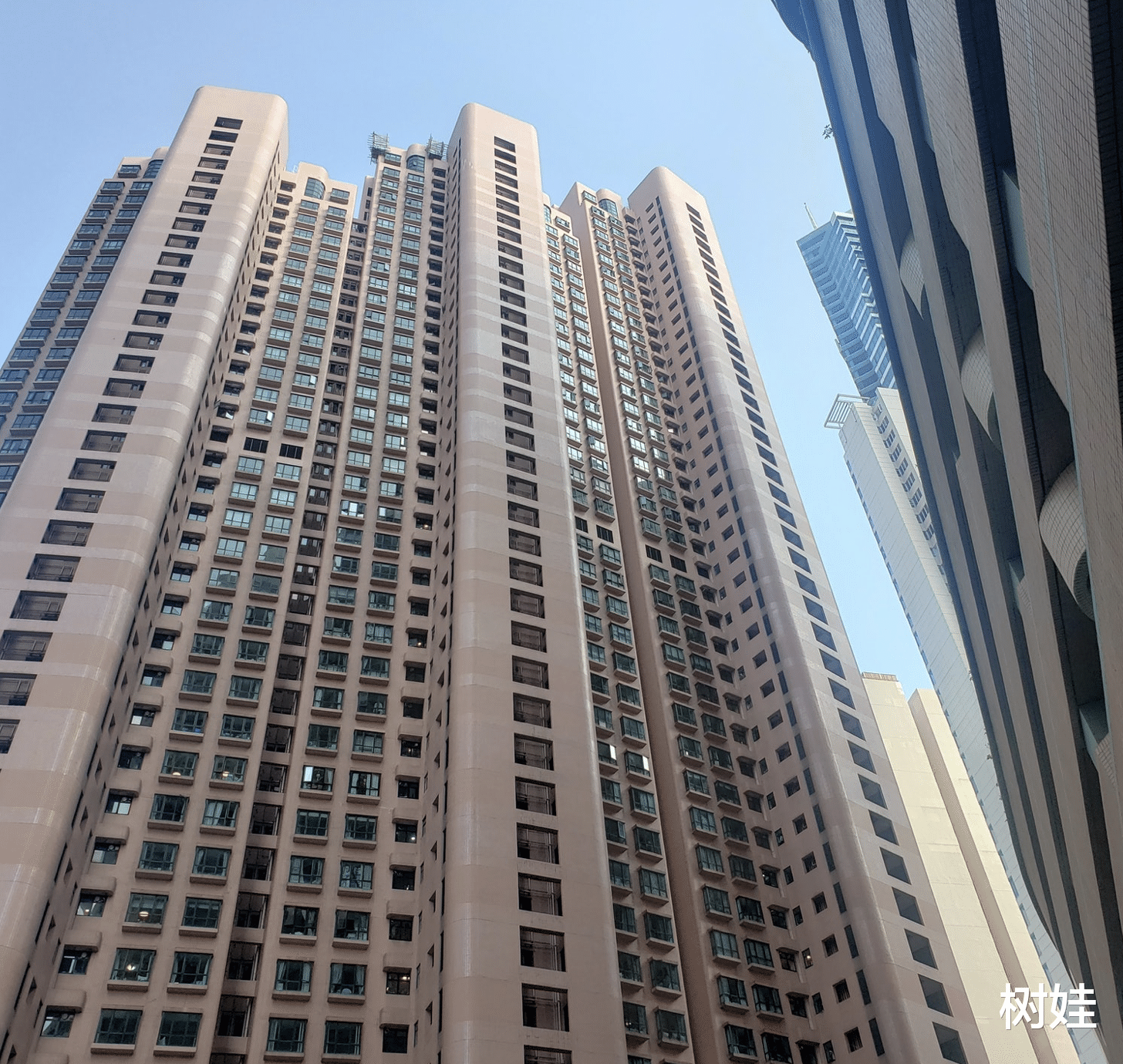 刘鸣炜|刘鸣炜卖豪宅赚4900万，原业主为刘銮雄，离开华置后仍受惠于父亲