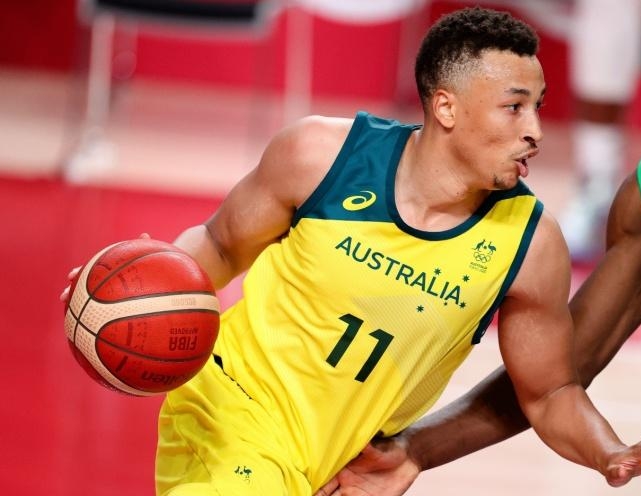 詹姆斯·哈登 再见，费尔蒂塔！哈登2换15交易亏了，3+2后卫没有为火箭出战