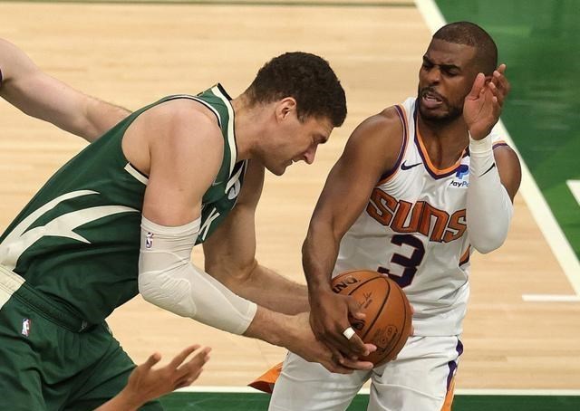 清浅微笑的我|32分+23分+19分!2大巨头都萎了,想拿总冠军,还是得靠你自己