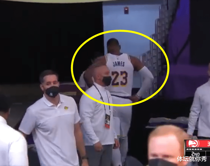 勒布朗·詹姆斯|噩耗!詹姆斯扭伤脚踝,谁注意隆多的举动,想去扶却又不敢上前