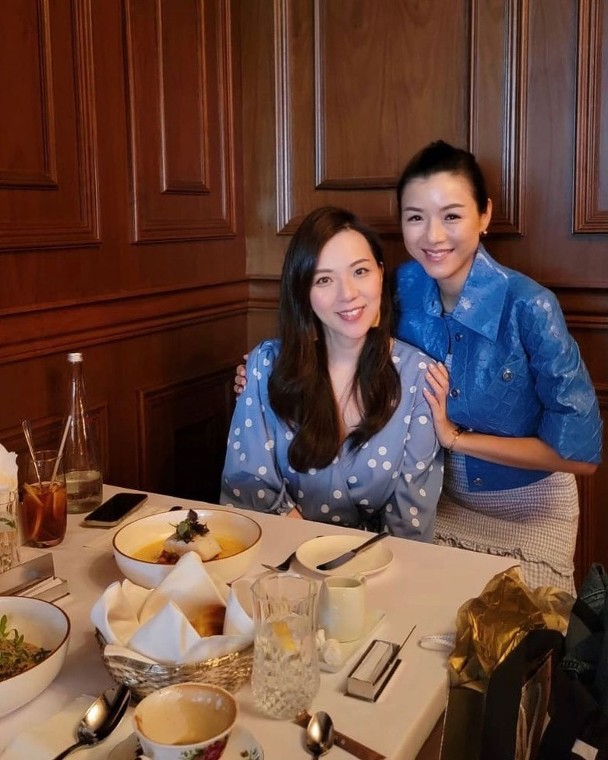 陈茵媺|陈茵媺为港姐闺蜜庆生，穿姐妹装似大学生，与陈豪不抗拒追生四胎