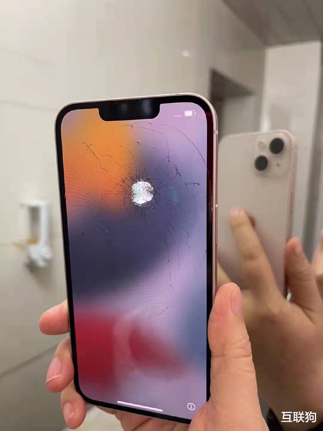 交易 摄像头进灰、照相和备份出BUG！iPhone13首波评价来了