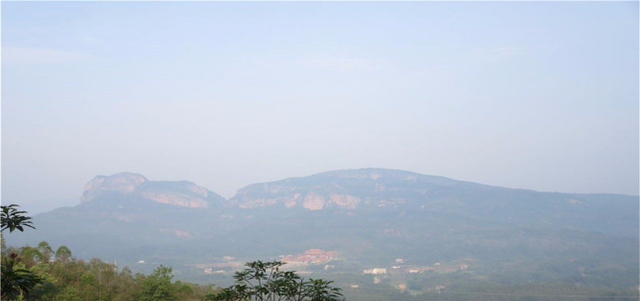 若珍|我国一山体,延绵5千多米,横跨江西广东,远看像一座卧佛!