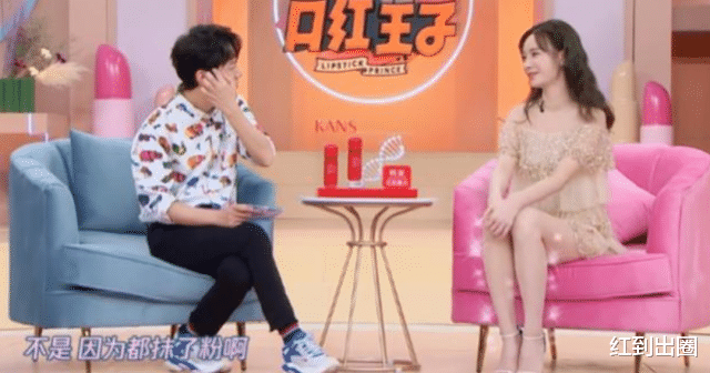 |baby穿开叉露背裙走红毯，锁骨清瘦白到发光，全身涂满粉太夸张