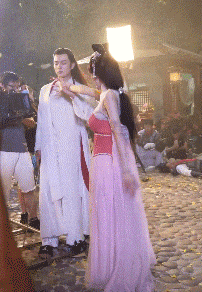 |你这是找对象还是找妈呢？比老爸都大八岁，你图她不洗澡吗？哈哈哈