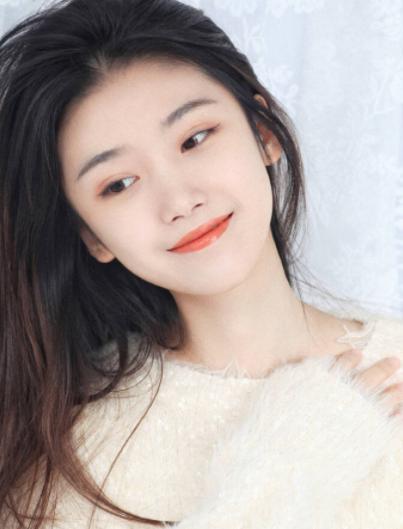 赵丽颖|别再为容貌焦虑了，看看赵丽颖的塌屁股，刘亦菲的发腮和双下巴吧