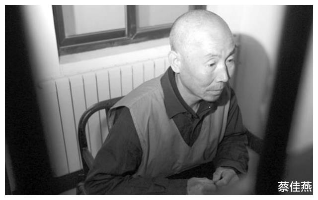 1995年,陕西逃犯带8岁儿子躲进深山,15年后被捕时:帮我找儿子