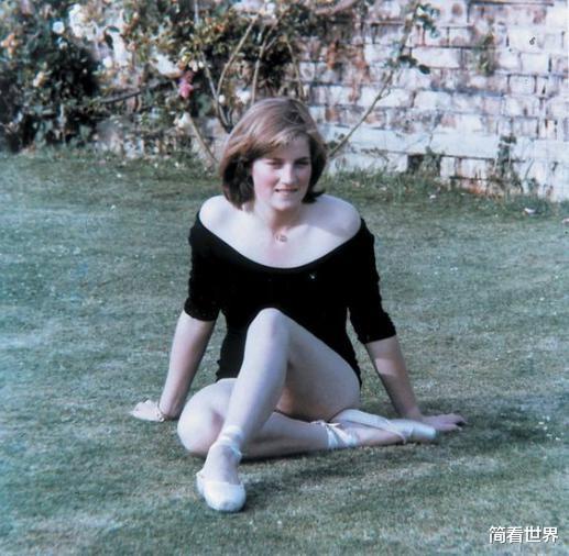 戴安娜王妃|戴安娜泪流满面，深夜疯打300次电话给大16岁已婚的情人，为何如此