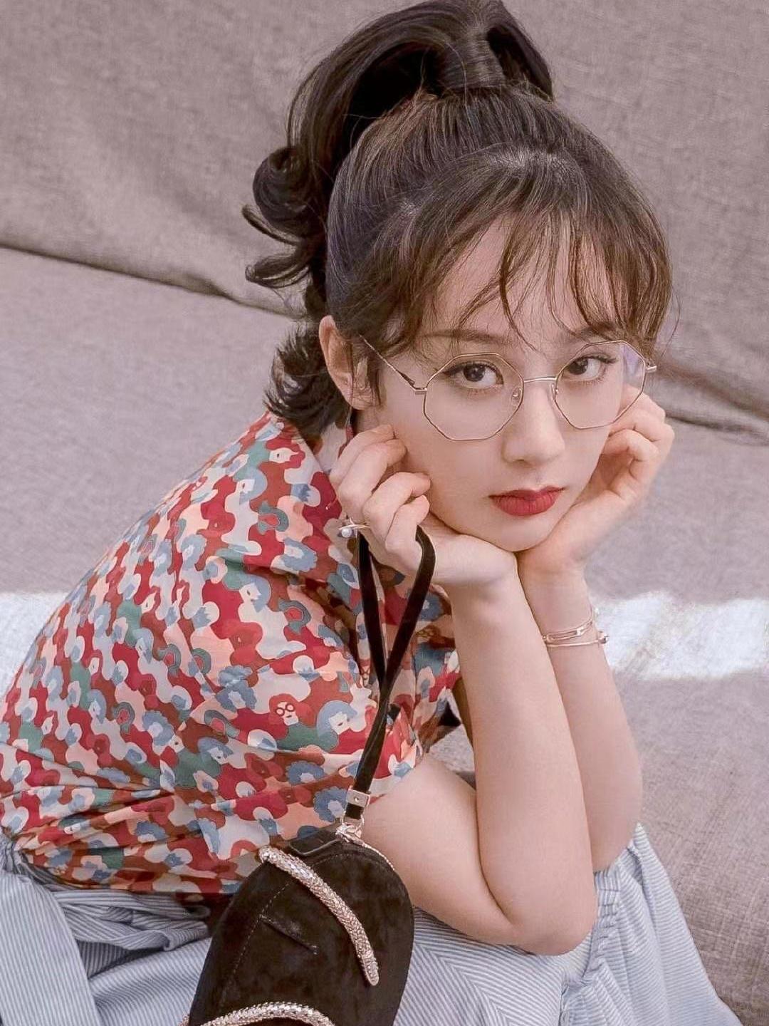 郑爽|杨幂杨紫赵丽颖等十几位顶流一起辟谣，郑爽退圈也不忘搅乱娱乐圈的浑水