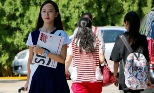 奶豆说育儿|“披着二本华丽外衣，却收着上万学费”的三本，学生该不该上