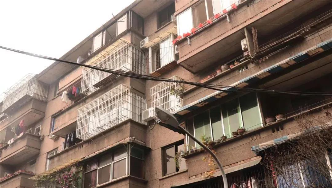 行星秘闻|低层业主不同意安装电梯，怎么处理？高层业主：可通过法律途径