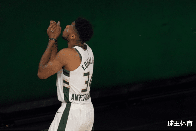 篮网队|32+4+6+27，杜兰特打疯！篮网2-0雄鹿，帕金斯：字母哥吓坏了