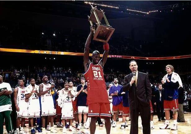 小萌娃说|2003年NBA全明星,麦迪艾弗森都愿意为乔丹让出首发,为什么乔丹偏偏接受卡特?