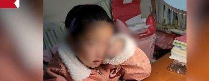 女子疑因深夜辅导作业情绪失控,划伤儿子后自缢?当地回应