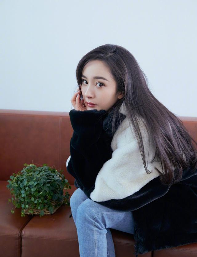 杨幂|杨幂蓝色美甲被解读成示爱魏大勋?粉丝:就一个美甲,至于吗?