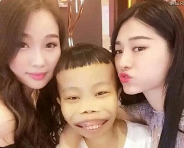 草莓小肉丝|“外星人”陈山官宣结婚,新娘颜值高却比新郎还矮,网友:挺般配