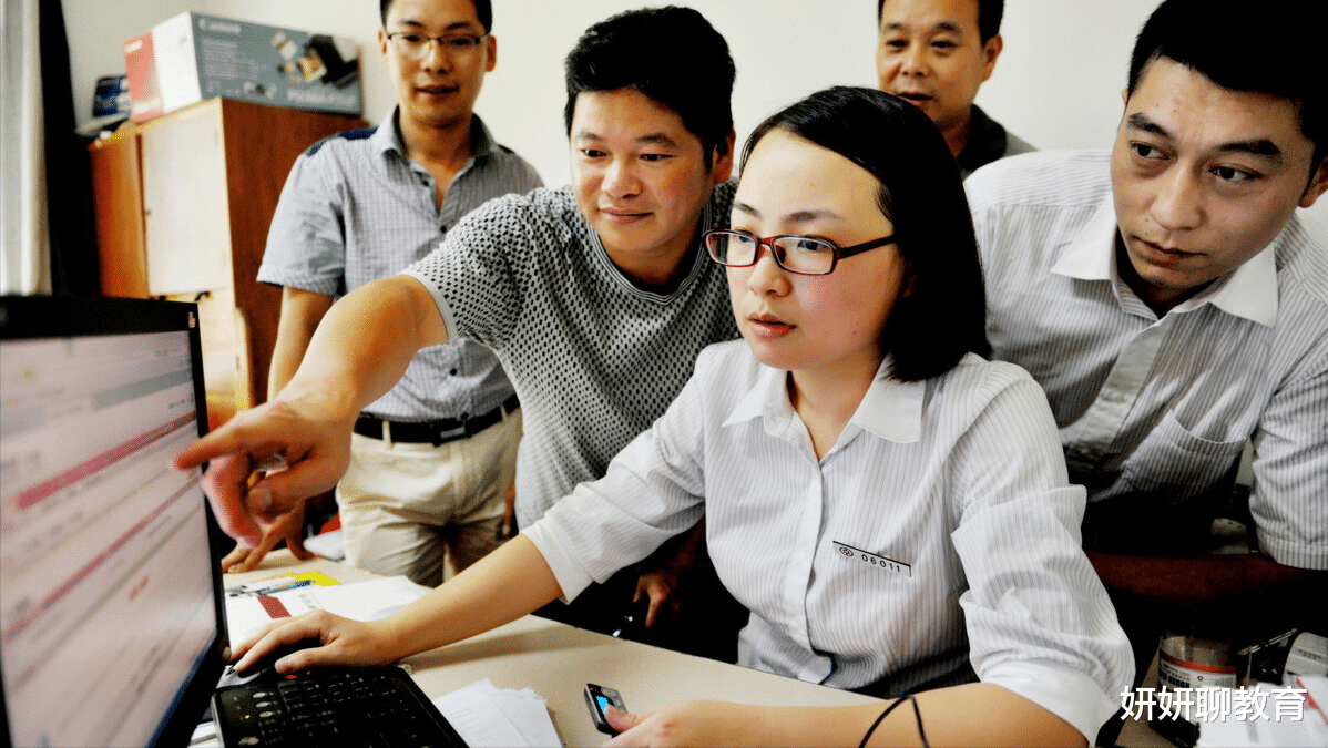 求职|985员工被揭露:连简单算法都不会,学历面前努力“一文不值”?