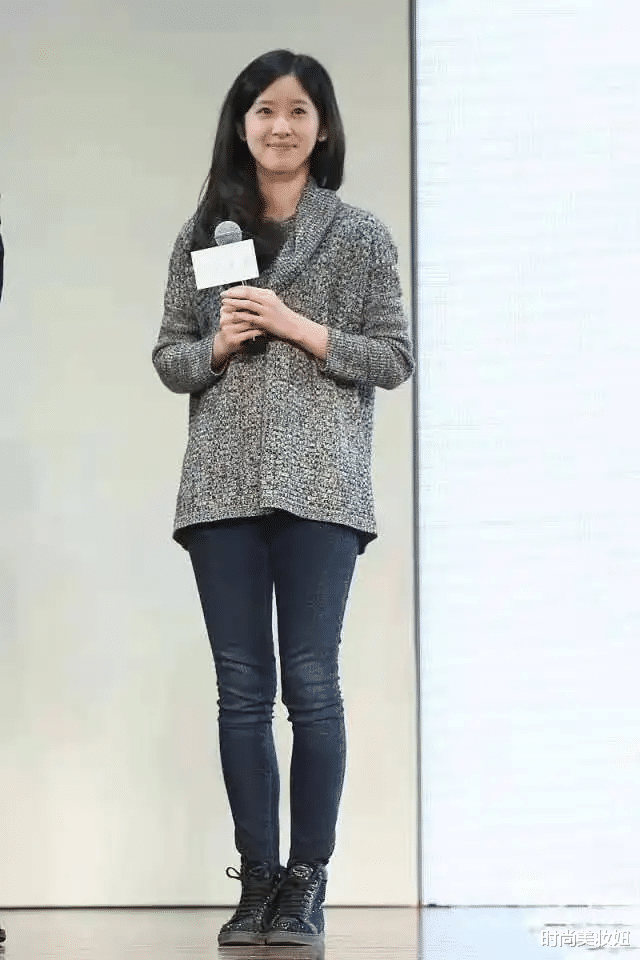 洗发水|章泽天嫁给富商后气质都高级了，一身黑色打扮，满满的国际范